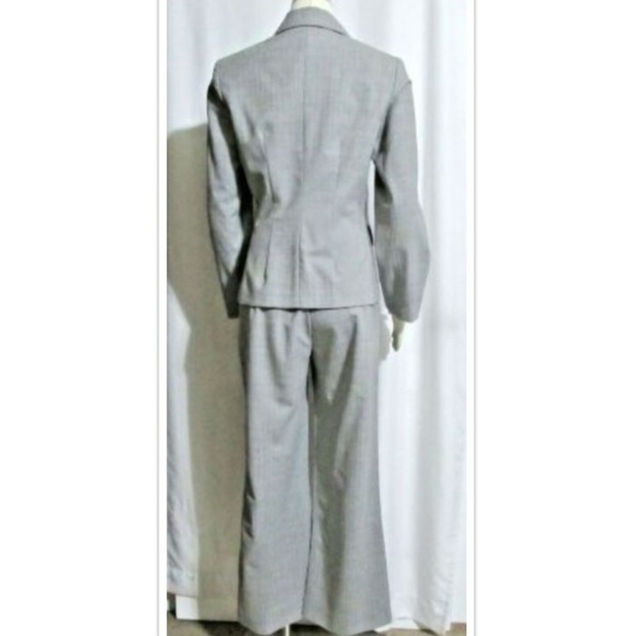 Ladies HAROLD'S Gray Pinstripe Pants Suit Size 4 - Picture 4 of 8